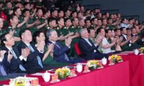 Tổng Bí thư Tô Lâm dự giao lưu nghệ thuật Khắc ghi lời Bác - vang nhịp quân hành