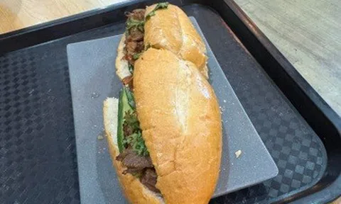 Bánh mì 208.000 đồng ở Nội Bài, khách than đắt hơn ở sân bay quốc tế