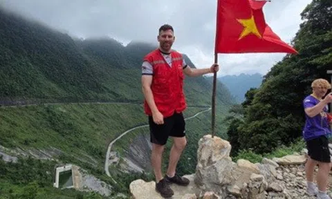 Vị khách tới Hà Giang hưởng tuần trăng mật gây sốt vì giống cầu thủ Messi