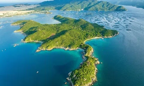 Việt Nam sẽ có thêm 2 sân bay mới: 1 nằm trên núi, 1 nằm trên nước?