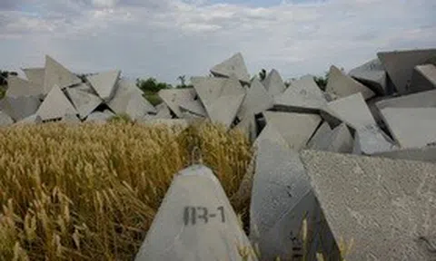 Nga thay đổi chiến thuật tấn công, Ukraine dựng chiến hào cáo đối phó