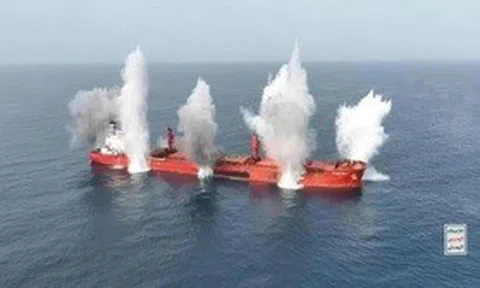 Houthi đánh chìm tàu hàng Hy Lạp trên Biển Đỏ