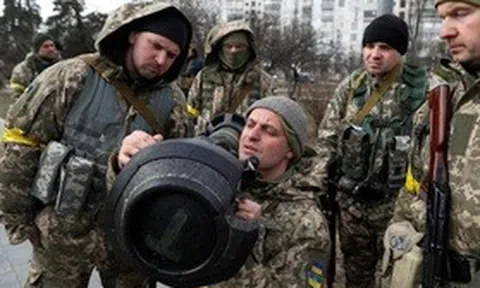 Thế khó khiến phương Tây tạm từ bỏ kế hoạch đưa hàng nghìn quân tới Ukraine