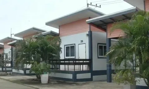 Rủ bạn gái mới quen tới khu nghỉ dưỡng, người đàn ông nhận trái đắng