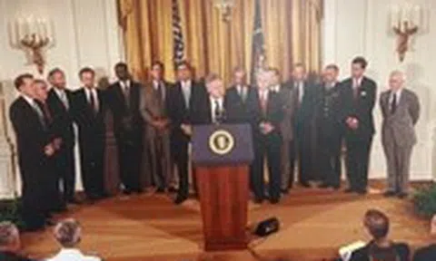 Xem lại thời khắc Tổng thống Bill Clinton tuyên bố bình thường hóa quan hệ với Việt Nam 30 năm trước