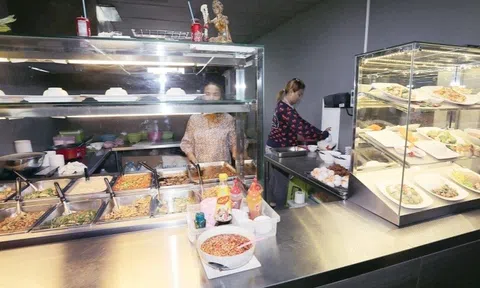 Vụ bánh mì 208.000 đồng ở Nội Bài: Cách các nước ngăn "chặt chém" ở sân bay