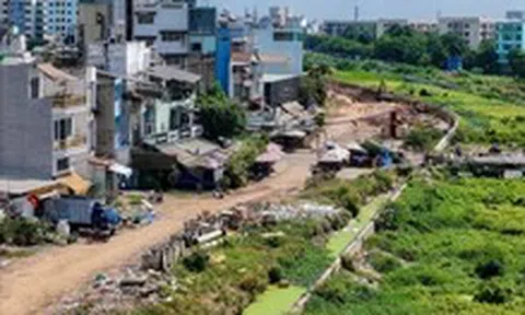 Dự án trọng điểm kênh Tham Lương chậm tiến độ: 69 nhà thầu nhưng công trường vắng hoe