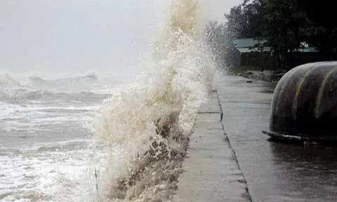 Xuất hiện áp thấp nhiệt đới, khả năng mạnh lên thành bão vào Biển Đông