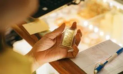 Giá vàng thế giới bất ngờ đi xuống