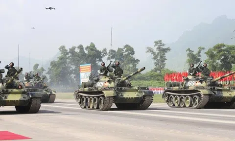Ngắm xe tăng, tên lửa hợp luyện chuẩn bị cho diễu binh đại lễ 2-9