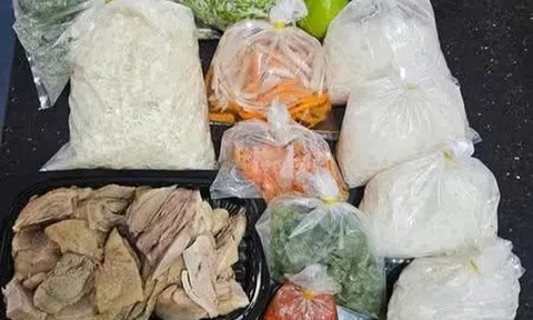 Quán vịt ở chợ Bến Thành bán 4 tô bún, gỏi vịt giá 1 triệu đồng