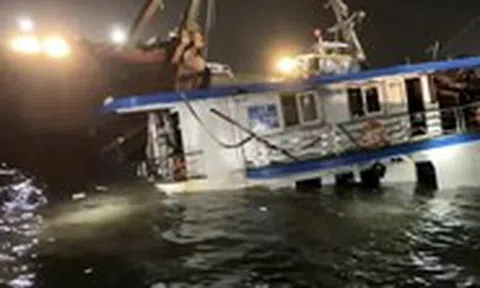 Khẩn cấp bồi thường bảo hiểm cho nạn nhân, thân nhân vụ lật tàu ở vịnh Hạ Long