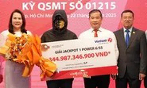 Người đàn ông ở TP.HCM trúng Vietlott 344 tỉ đồng: Nhìn dãy số trùng kết quả mà tôi thấy run