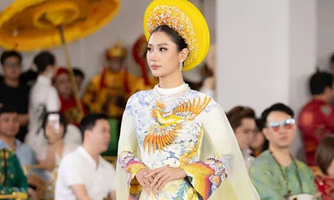 Hoa hậu Phương Linh khoe nhan sắc rạng rỡ trong tà áo dài sau đăng quang