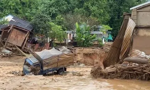 Lũ quét khiến 4 người chết và mất tích, nhiều nhà dân bị hư hỏng