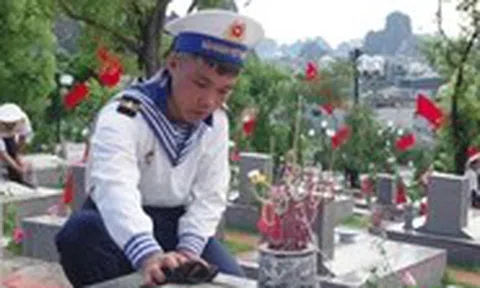 Thắp sáng đạo lý 'Uống nước nhớ nguồn' tại Lữ đoàn Hải quân 170