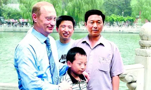 Hãng tin Nga tìm cậu bé chụp ảnh cùng Tổng thống Putin 25 năm trước