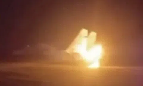 Ukraine nói tiêm kích Su-27 bốc cháy trong sân bay Nga