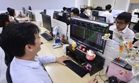 'Giải mã' vì sao chứng khoán Việt Nam giảm mạnh, kịch bản tiếp theo là gì?