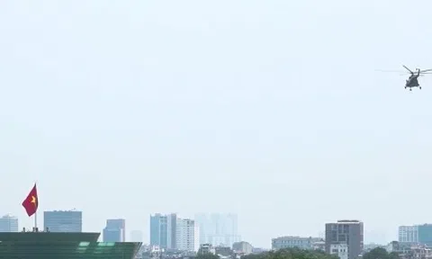Tiêm kích Su-30MK2, trực thăng bay khảo sát, chuẩn bị biểu diễn dịp đại lễ 2/9