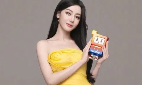 "Mỹ nhân Tân Cương" Địch Lệ Nhiệt Ba diện váy 750 USD của nhà mốt Việt