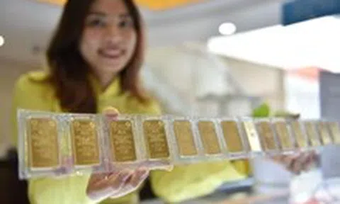 Giá vàng thế giới lao dốc, trong nước giảm nhỏ giọt