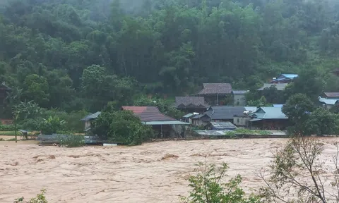 Lũ quét rạng sáng ở Điện Biên, hai trẻ bị vùi lấp, nhiều nhà cuốn trôi