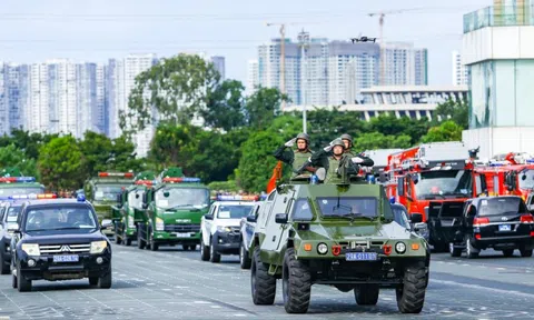 Công an Hà Nội hợp luyện diễu binh, diễu hành cho Ngày hội vì Thủ đô bình yên