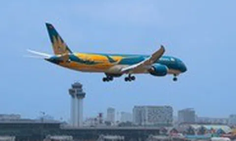 Vietnam Airlines lãi kỷ lục nửa đầu năm, nợ vẫn 'nhức đầu'?