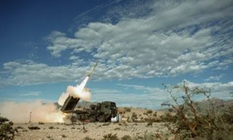 Siêu pháo phản lực mới của Mỹ uy lực gấp đôi "hỏa thần" HIMARS
