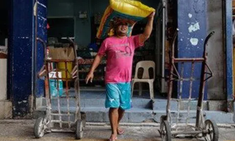 Philippines tạm ngừng nhập khẩu gạo trong 60 ngày