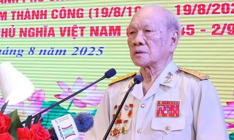 Người cán bộ 96 tuổi xúc động kể về thời khắc nghe Bác Hồ đọc Tuyên ngôn Độc lập
