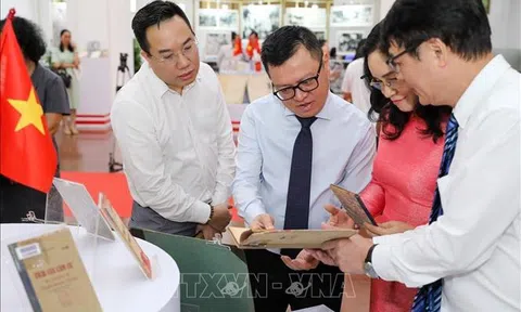 Khai mạc triển lãm tư liệu 'Mùa thu độc lập và Khát vọng phồn vinh'
