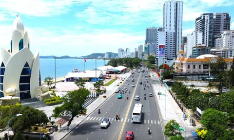 Khánh Hòa đẩy mạnh phát triển kinh tế tư nhân, xử lý nghiêm hành vi tham nhũng của cán bộ, công chức
