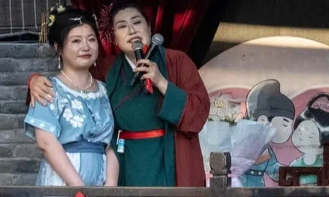 Quang cảnh trong "chợ tình" náo nhiệt nhờ bà mối mát tay tìm mối kết đôi
