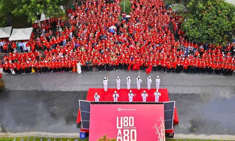 Hơn 1.300 người cao tuổi U80 hát Quốc ca hưởng ứng A80