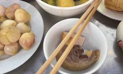 Nàng dâu Nam Bộ lần đầu ăn cỗ cưới ở miền Bắc, bất ngờ thấy món lạ trên mâm