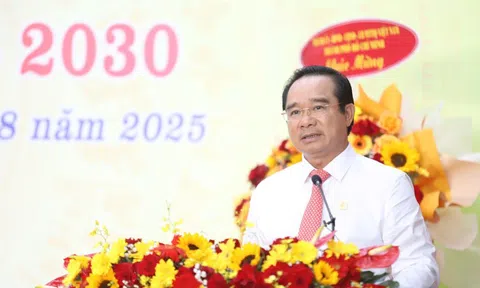 Chủ tịch UBND TP HCM: Phường Cầu Ông Lãnh tập trung tháo gỡ các dự án tồn đọng