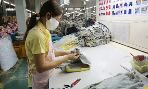 Dệt may, da giày tăng tốc khai thác "mỏ vàng sân nhà"