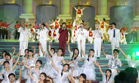 80 năm văn hóa phụng sự đất nước
