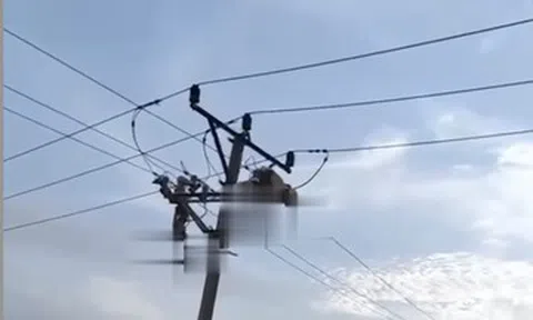 Người đàn ông ở Hà Nội tử vong khi đang sửa đường dây trên cột điện