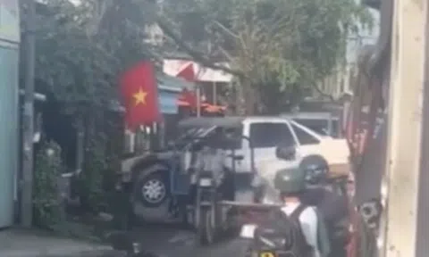 CSGT TP HCM xác minh vụ việc xe ba gác "cõng"... ô tô
