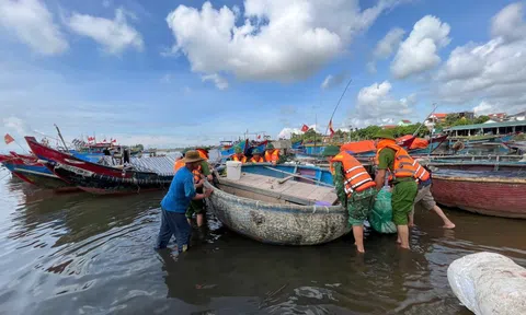 Bão số 5 “áp sát” miền Trung: Quảng Trị khẩn cấp di dời dân, sơ tán du khách đảo Cồn Cỏ