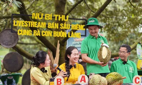 Nữ bí thư xã livestream bán sầu riêng