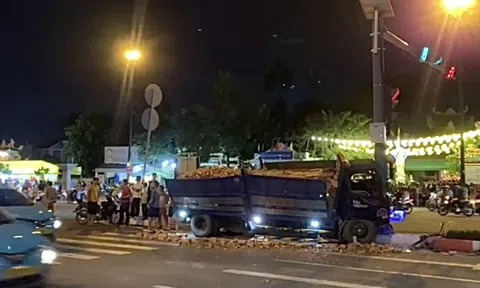 TP HCM: Điều tra vụ xe tải "né" xe máy phóng tốc độ cao gây tai nạn
