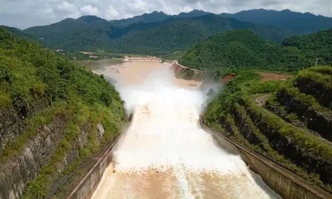 Ứng phó bão số 5, hồ chứa nước lớn nhất Thanh Hóa xả lũ
