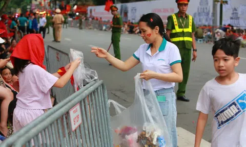 "Khối thu gom rác" - "Đội hình" bất ngờ dịp Đại lễ A80