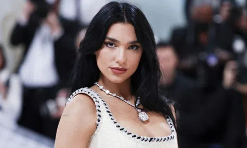 Ngôi sao nhạc pop hàng đầu thế giới Dua Lipa từng đeo viên kim cương huyền thoại 100 carat