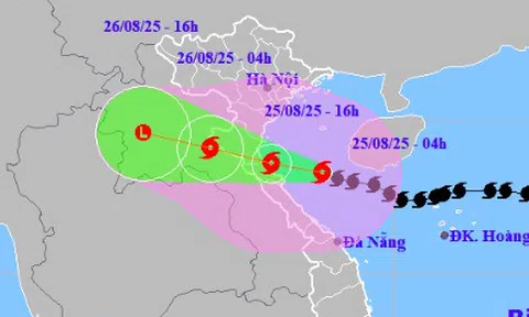 Bão số 5 giật cấp 17 đang lao nhanh vào Thanh Hóa - Bắc Quảng Trị với tốc độ 20 km/giờ