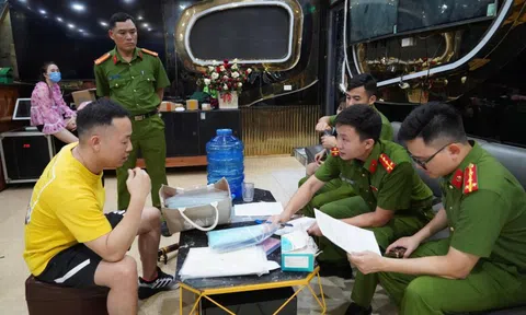 Quán karaoke của vợ chồng Hoàng Trung Phong nuôi 38 nhân viên nữ, cứ bị phạt là lập tức đổi tên